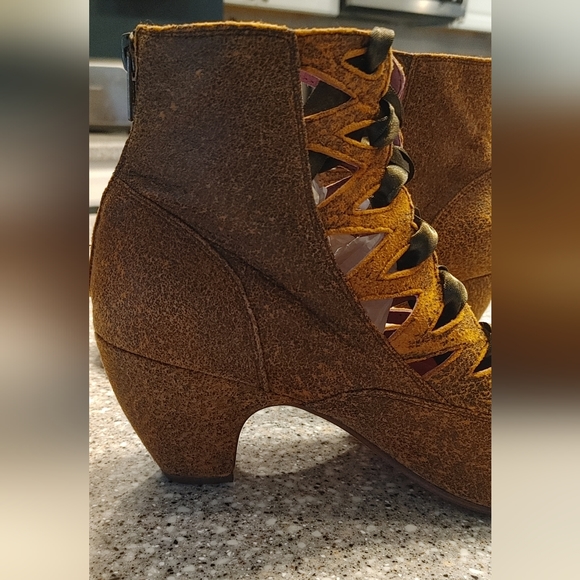 Anthropologie leather retro style ankle boots by Gee Wawa 9 - Picture 9 of 13